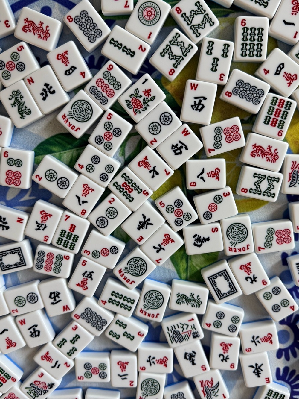 American Mahjong Set. Excellent condition.Dice, Dice pouch & Tile Bag included - Picture 4 of 15